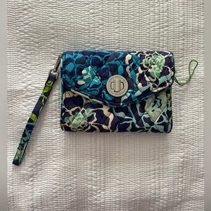 NWOT Vera Bradley Katalina Blues Wristlet